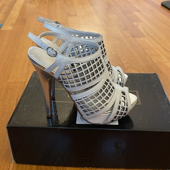 Colin Stuart white caged style heels - Picture 3 of 3